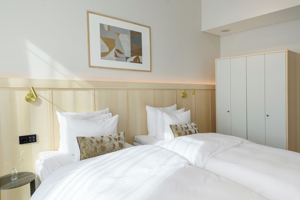 SOLO, SUPREME, TWIN BEDS, SEA VIEW