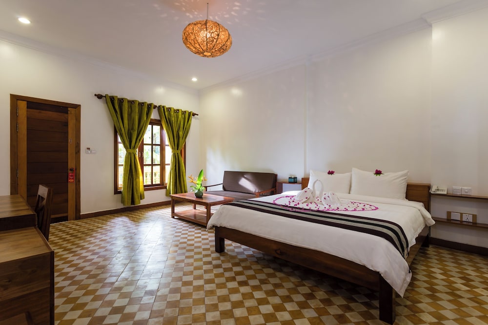 DELUXE, DOUBLE BED, POOL VIEW