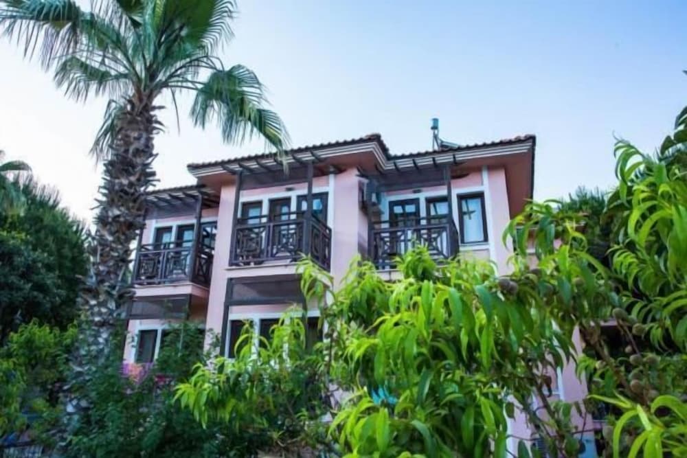 Pink Palace Hotel 2/69