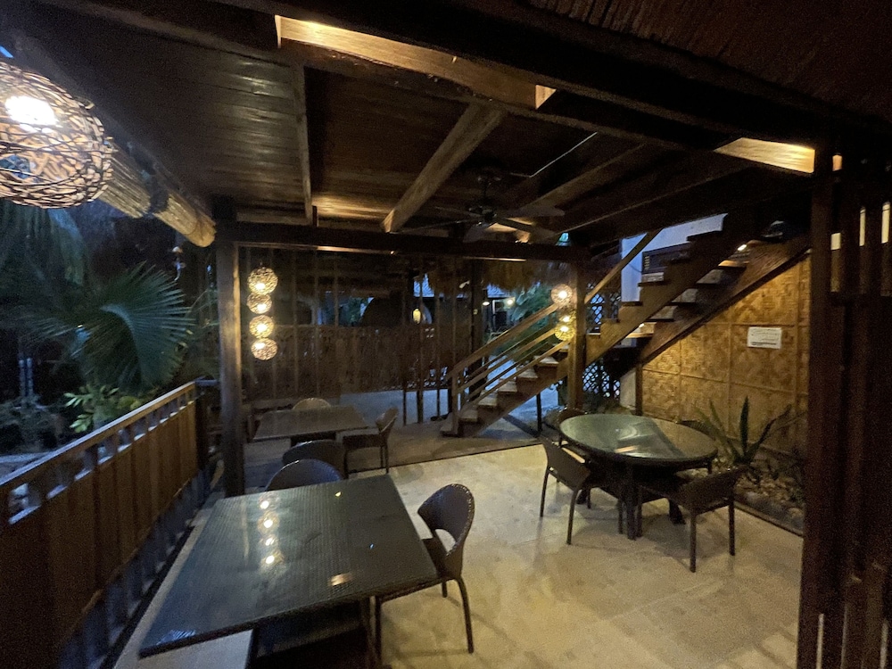 Palms Cove Resort 64/73