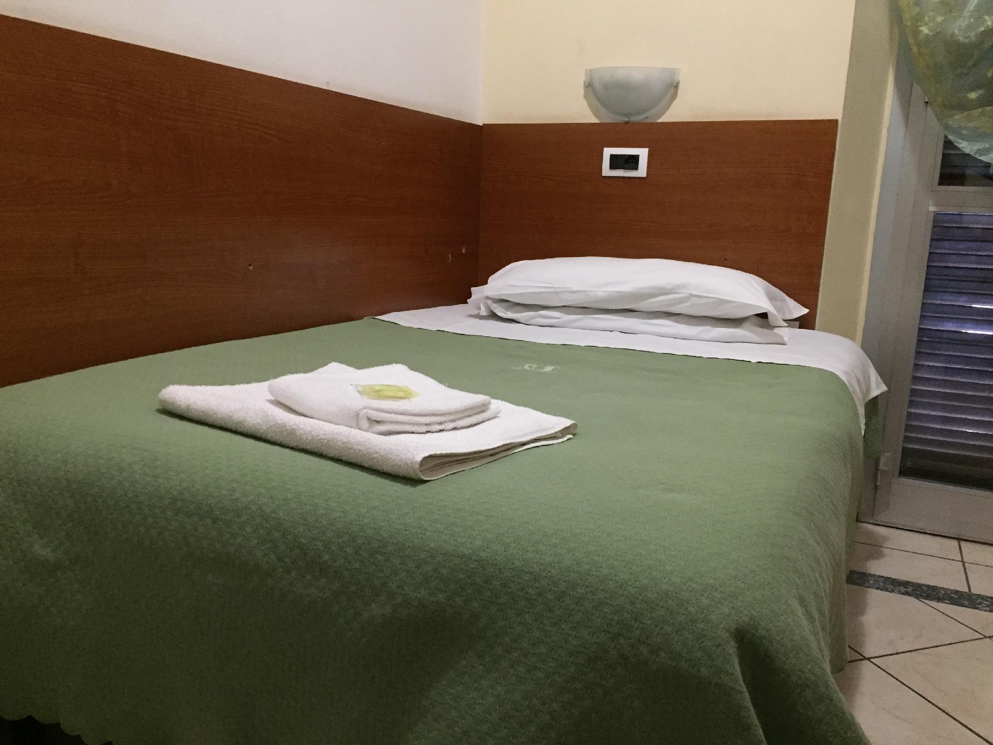 Hotel Adelchi 32/35