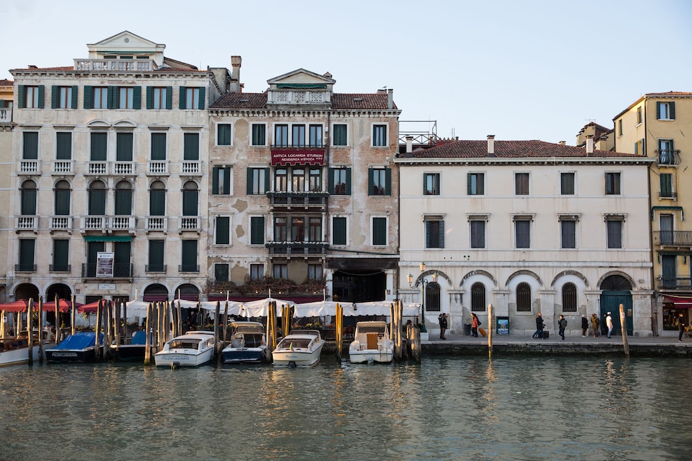 Riva del Vin Boutique Hotel 51/58