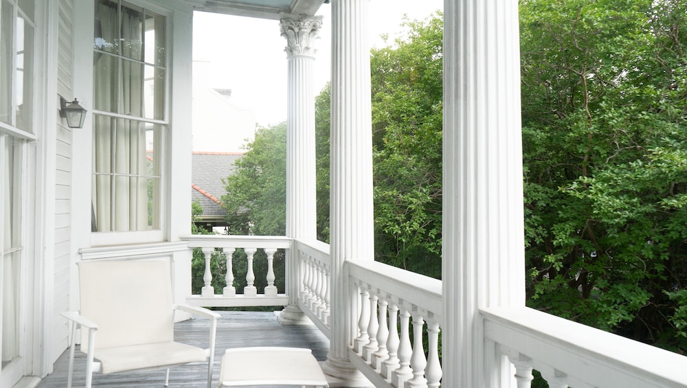 Melrose Mansion 5/68