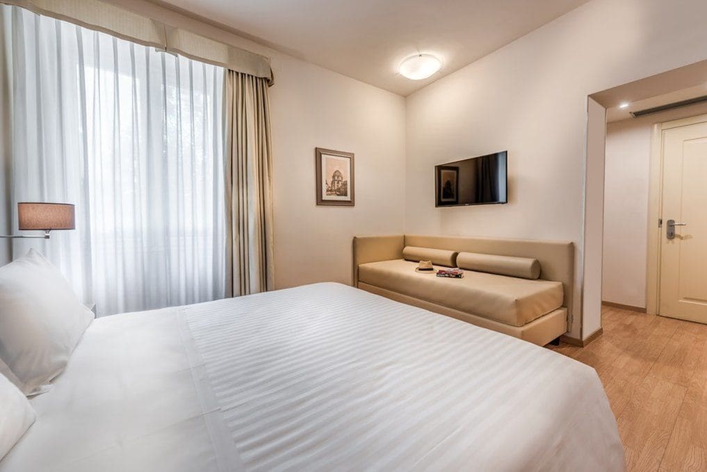 PHOTOGRAPH, COMFORT, DOUBLE BED