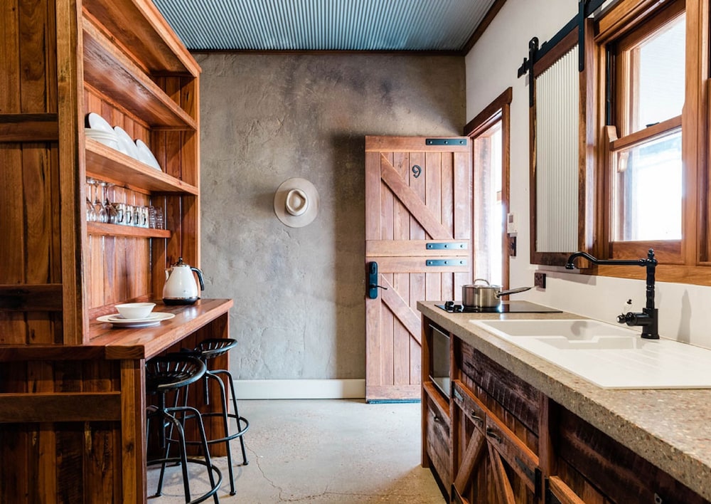 Saltbush Retreat 24/70