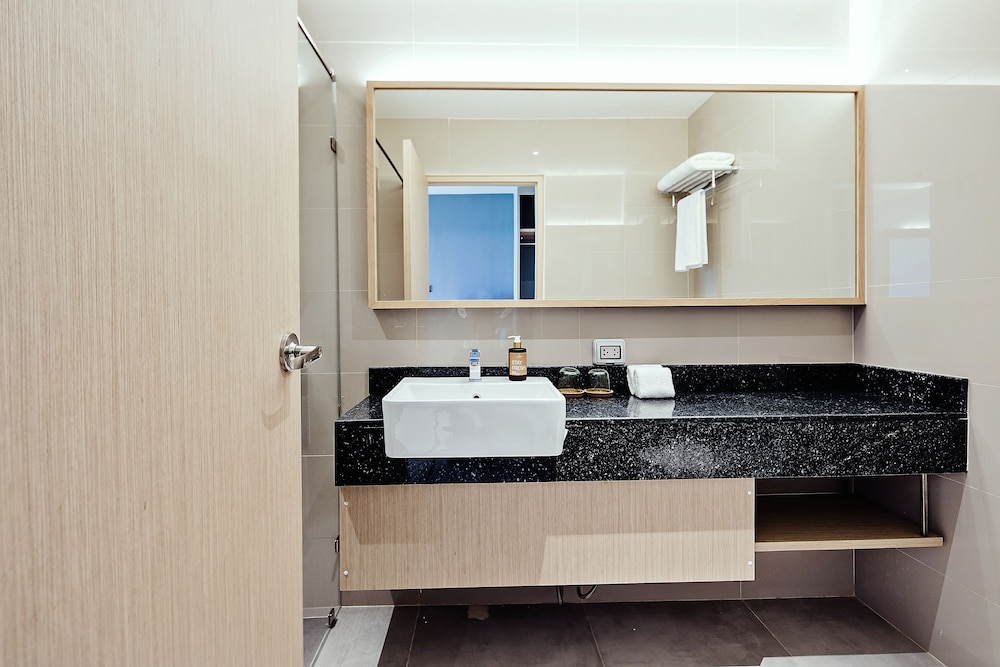 Three Sukhumvit Hotel Sha Plus Certified 69/70