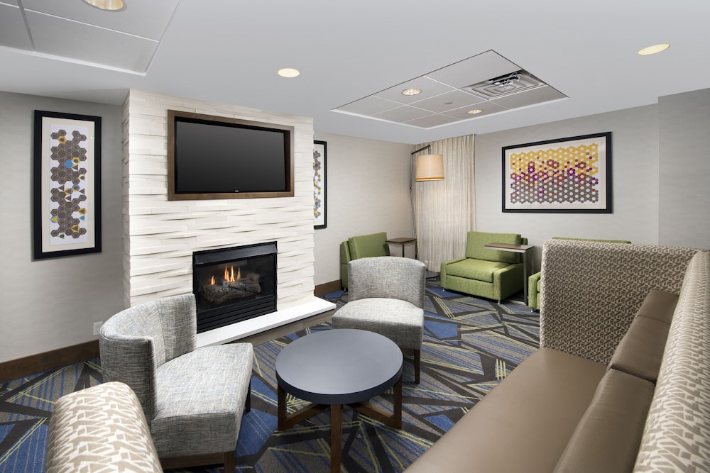 HOLIDAY INN EXPRESS ANDOVER NORTH - LAWRENCE 32/50