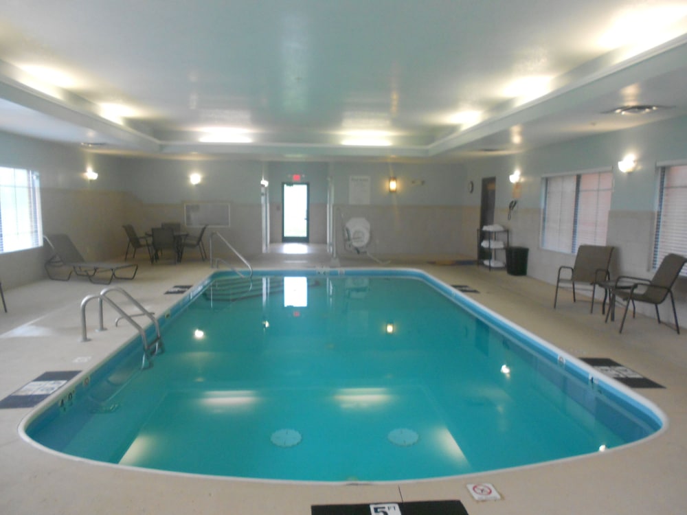 Holiday Inn Express Hotel And Suites Lancaster 3/72