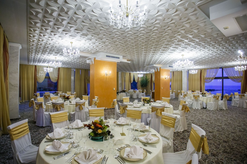 Palace Hotel 35/50