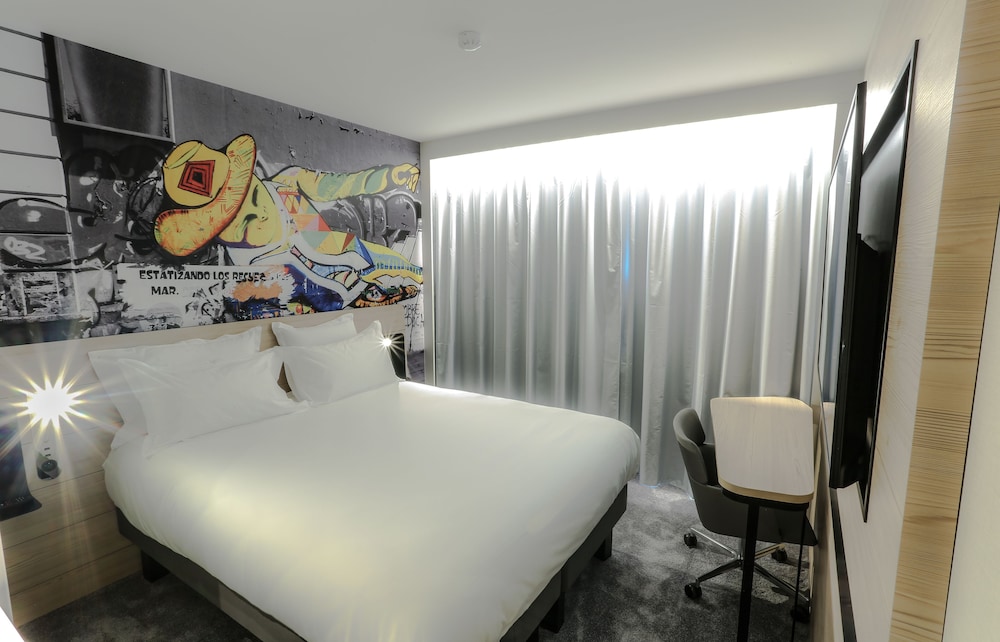 Arena Hotel La Defense 3/21