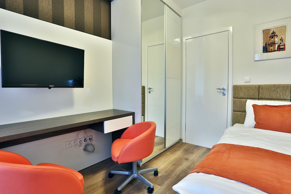 VIP Apartments 15/30