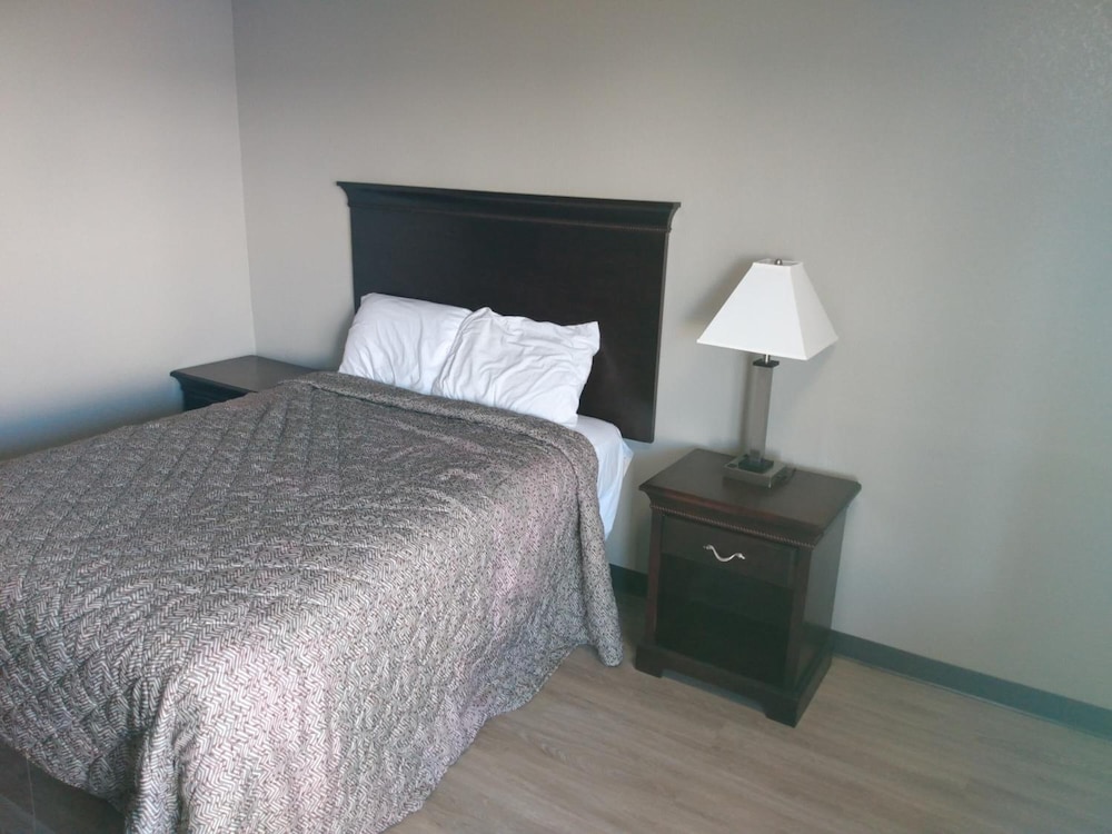Gateway Inn-Savannah 16/32