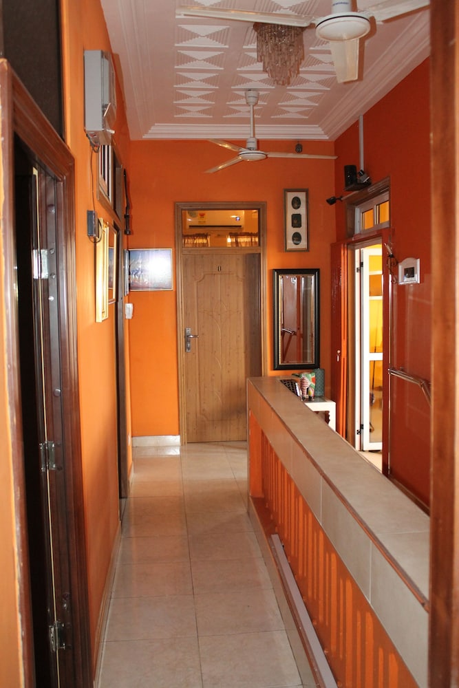 Jesiwa B's Little Palace 5/48