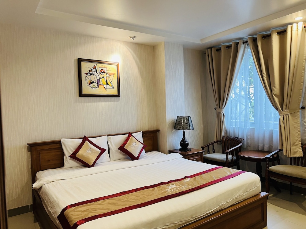 White Lion Hotel 11/36