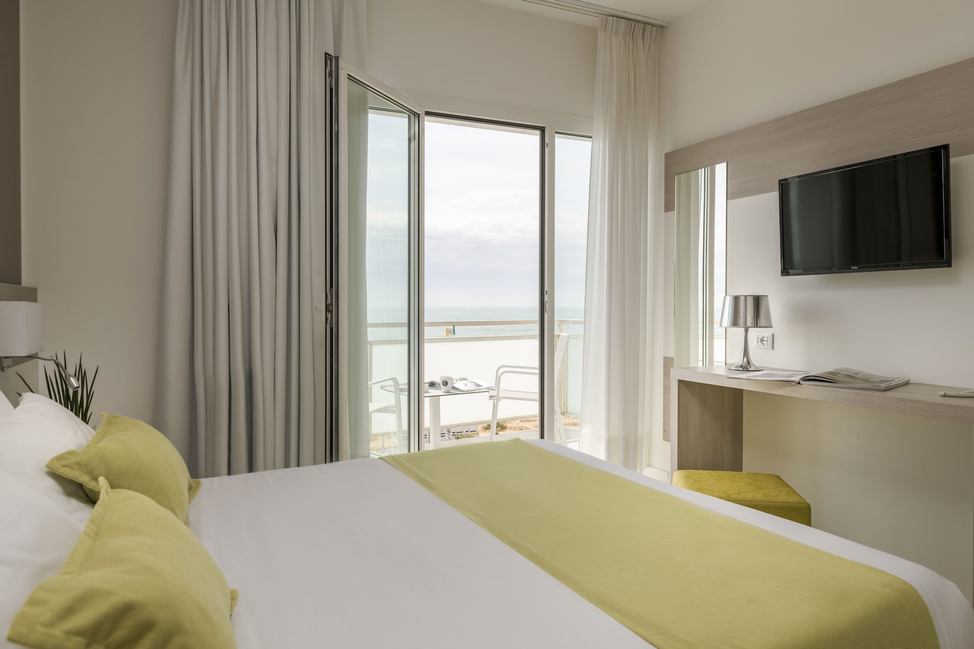 SUPERIOR, DOUBLE BED, SEA VIEW