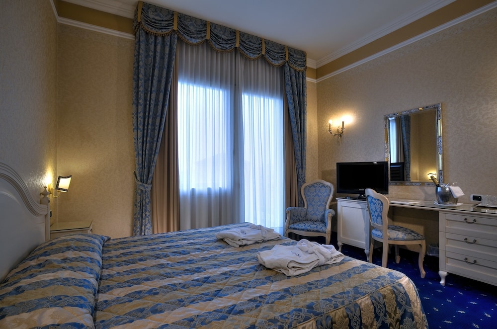 STANDARD, DOUBLE OR TWIN BED