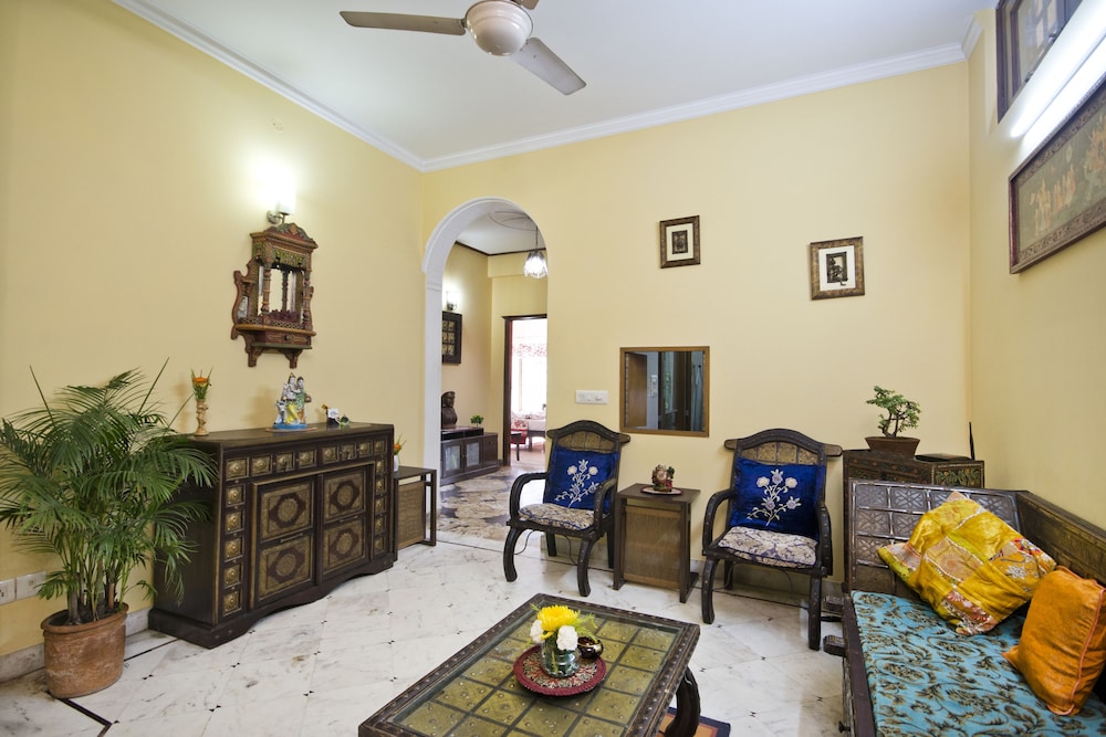 Praskash Kutir 8/70