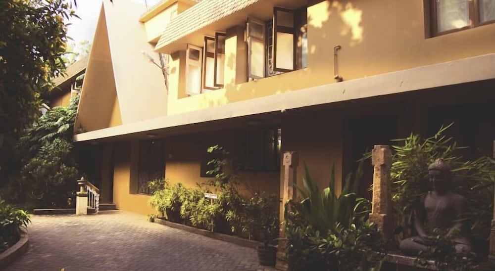 Hanu Reddy Residences Poes Garden 5/57