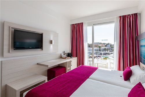Room, Twin Beds
