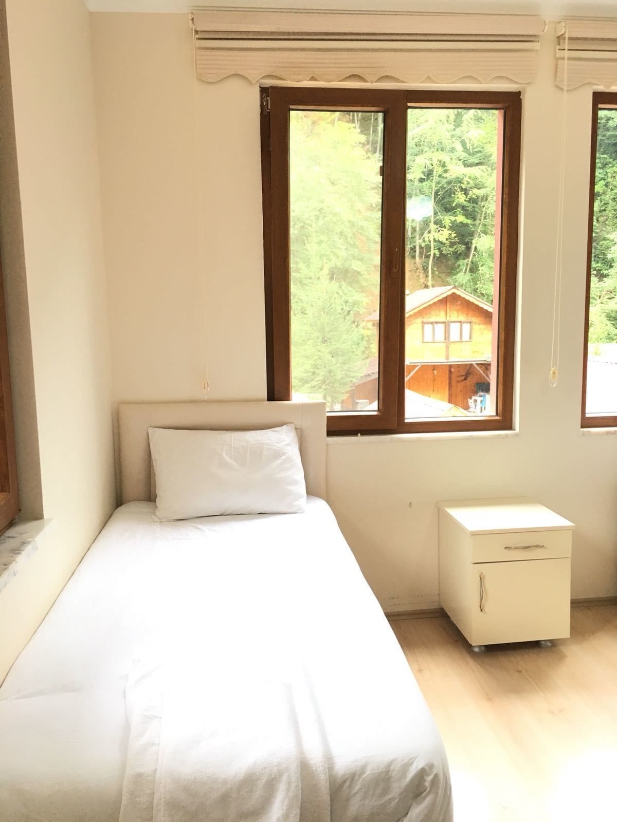 ROOM, 4 KITCHEN