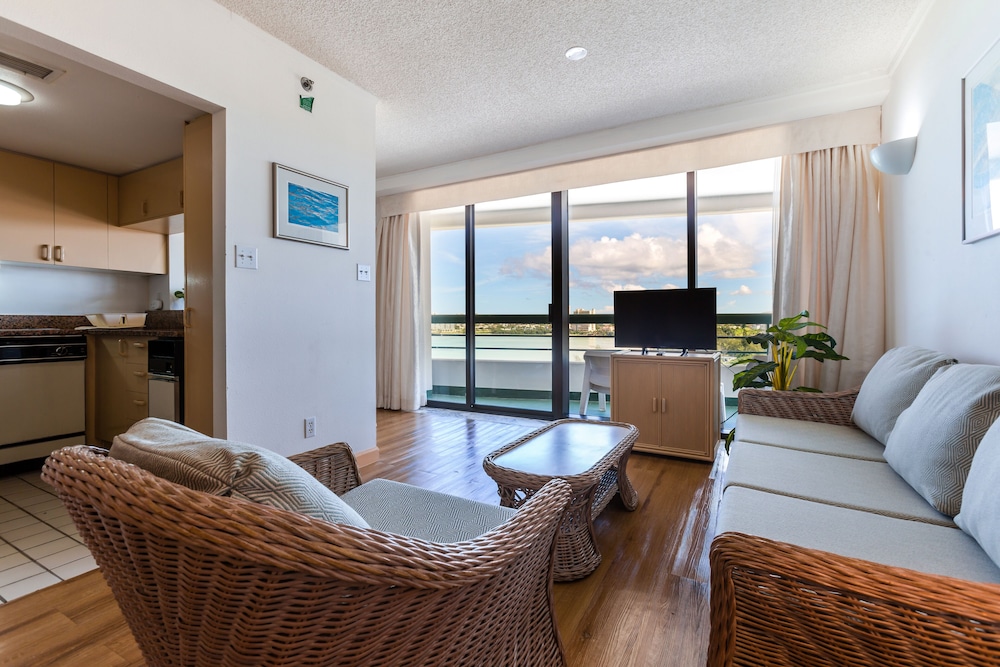 Alupang Beach Tower 42/73