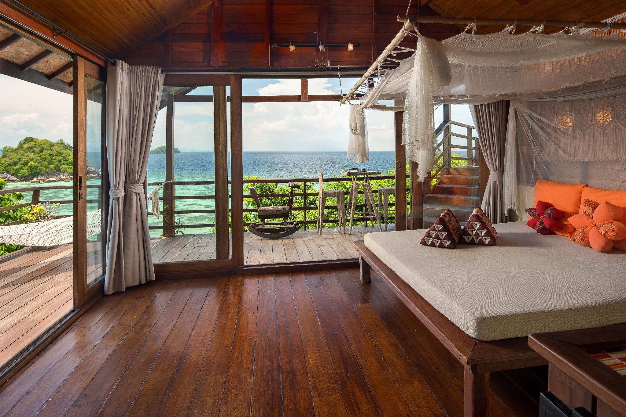 Grand, Pool, Deluxe, Villa, King Bed, Sofa