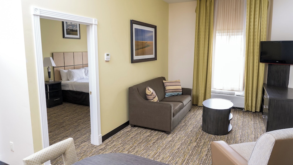 Candlewood Suites St. Joseph Benton Harbor 20/38