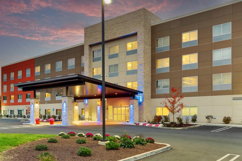 Holiday Inn Express Suites Middletown Goshen 66/71