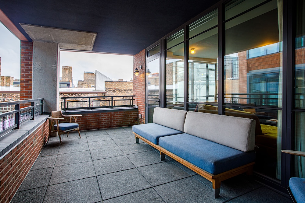 The Emily Hotel 40/70