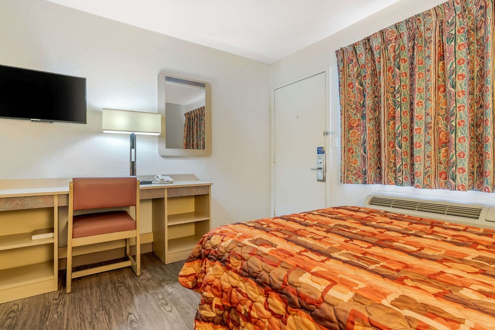 Rodeway Inn Hays KS 6/27