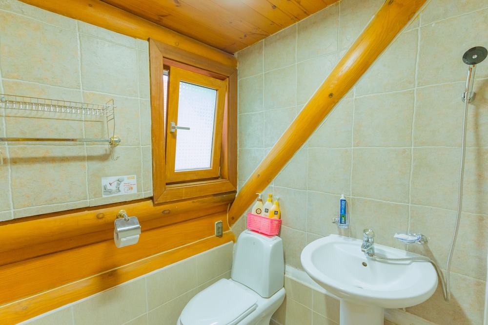 Jeju Jungmun Log Pension Resort 47/50