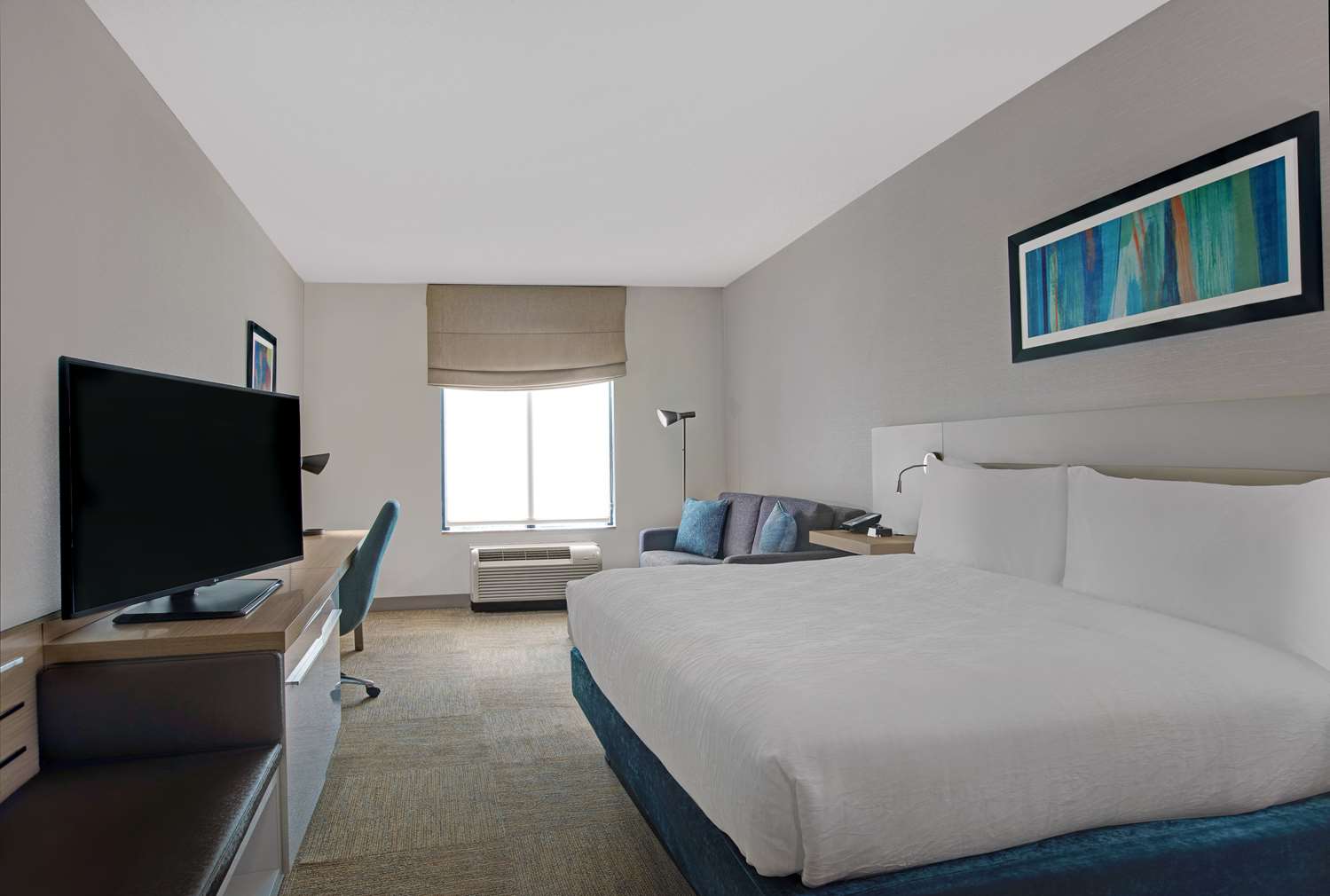 1 King Bed Corner Room with Sofabed