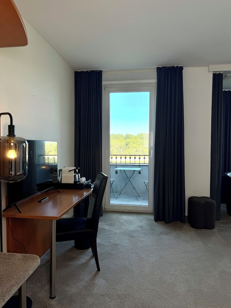 Hotel Am Rhein Wesseling 39/64
