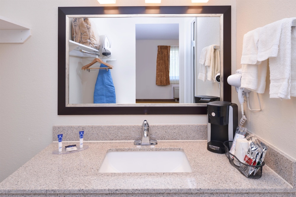 Americas Best Value Inn-Plattsburgh 27/40