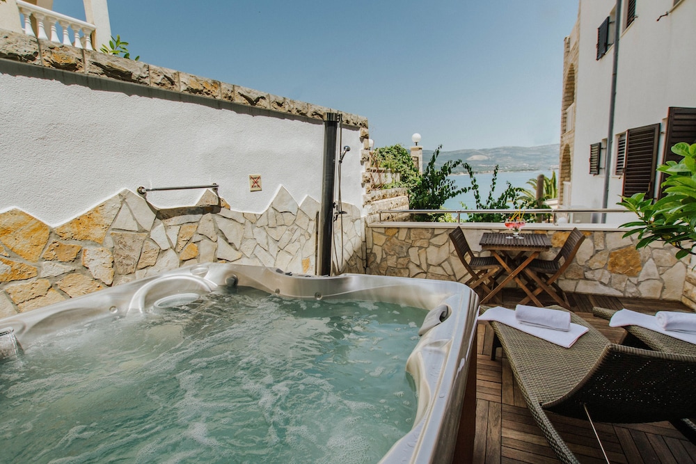 Hotel Vila Tina 24/50