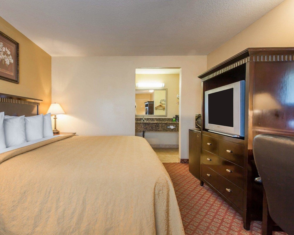 Quality Inn San Bernardino CA 21/43