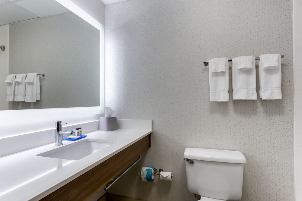 Holiday Inn Express Hotel Suites Harrison 53/56