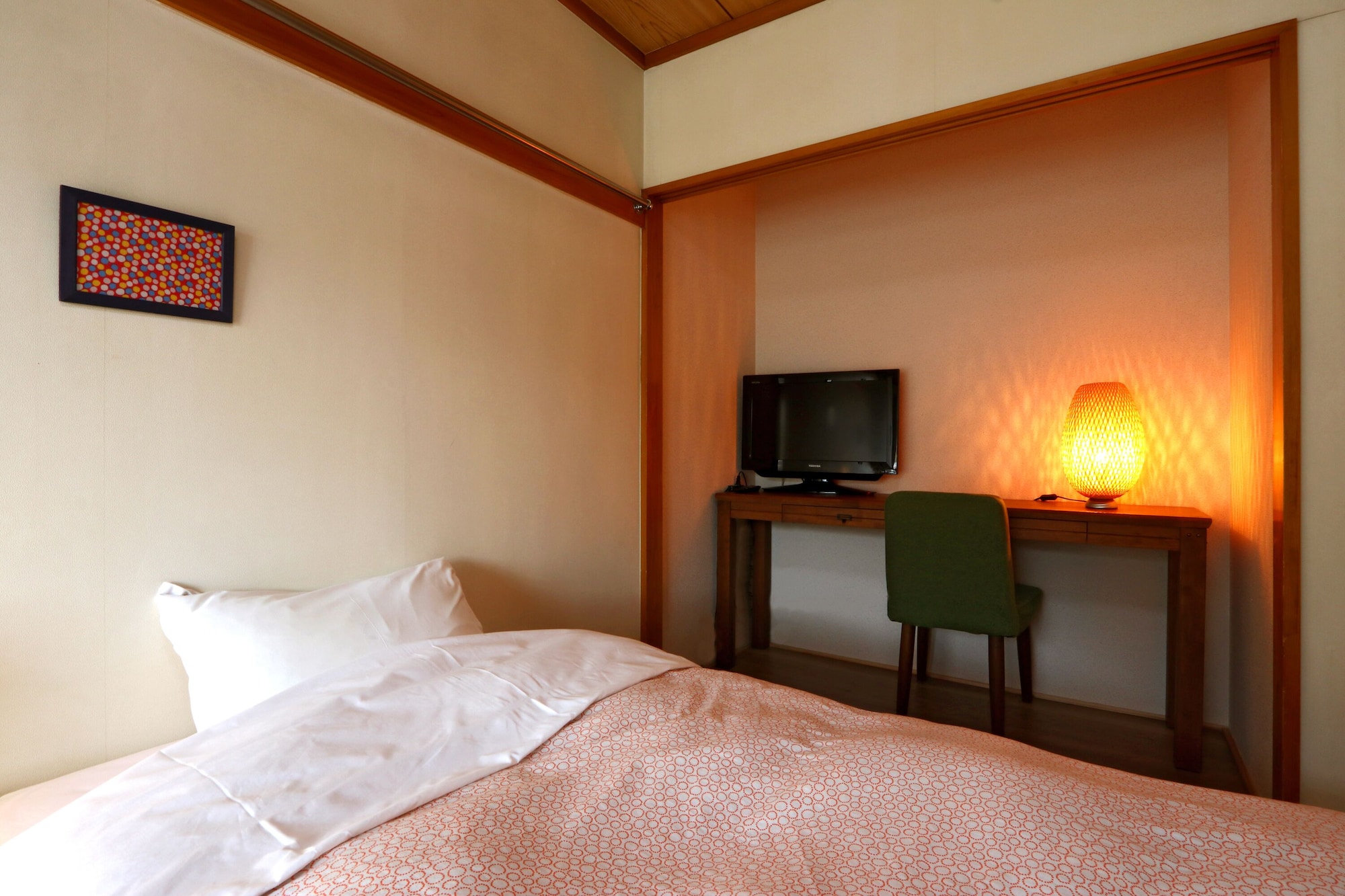 ROOM, TWIN BEDS