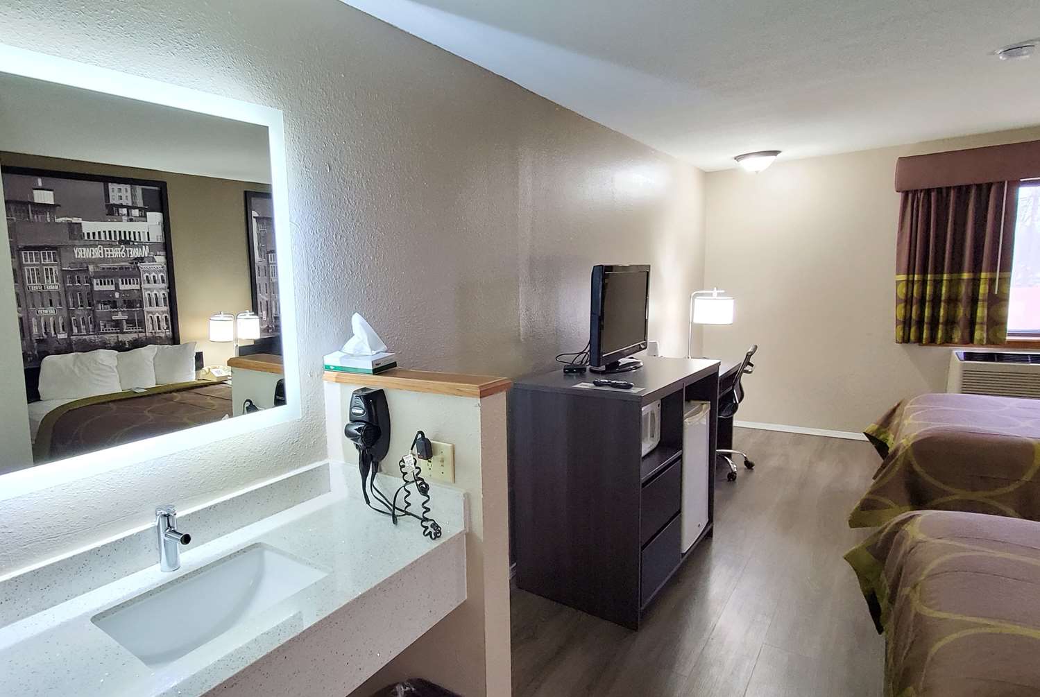 Super 8 by Wyndham Paris TN 31/31