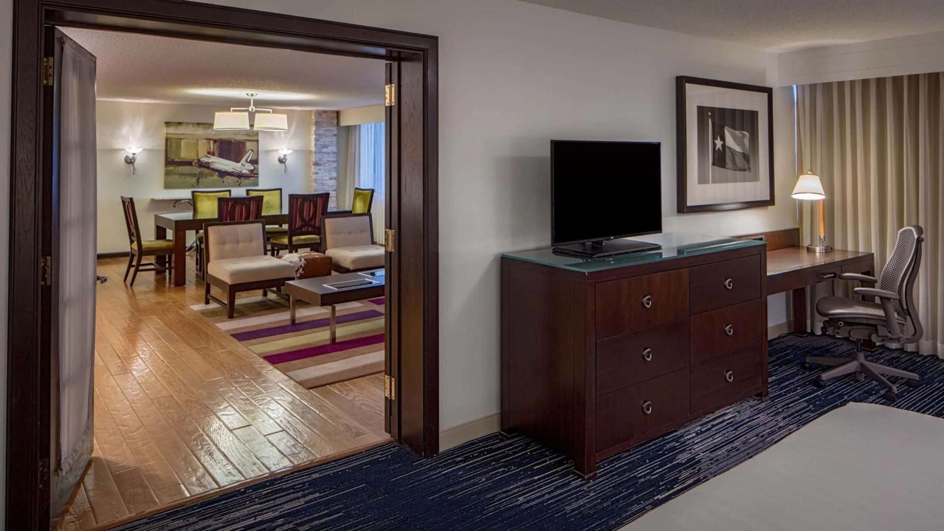 جناح رئاسي، Sonesta Hotel Houston IAH Airport 2/2