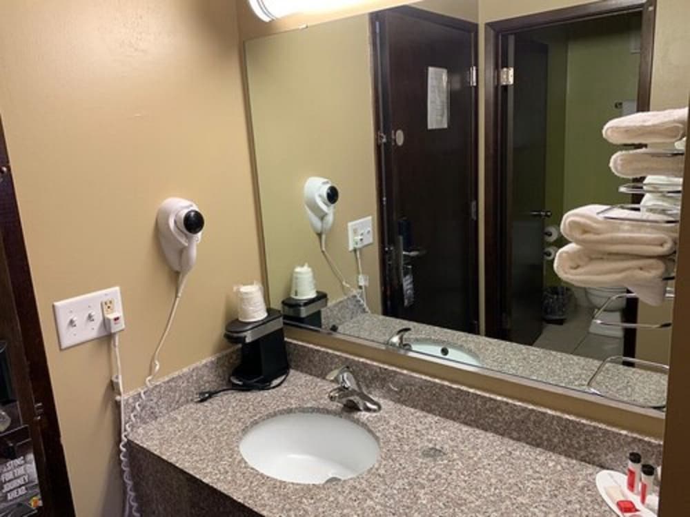 Super 8 by Wyndham Eau Claire WI 11/20