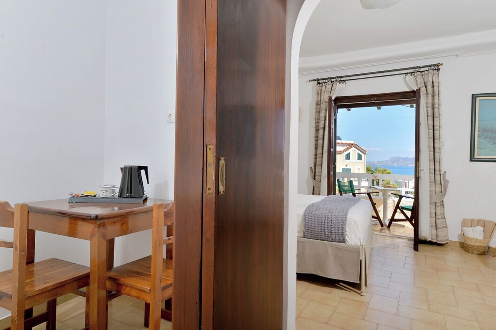 Vasilaras Hotel 10/50