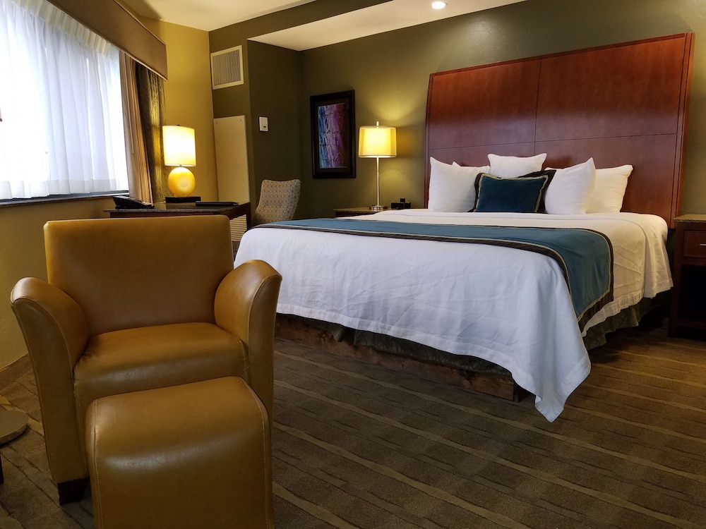 Oshkosh Waterfront Hotel & Conference Center 23/58