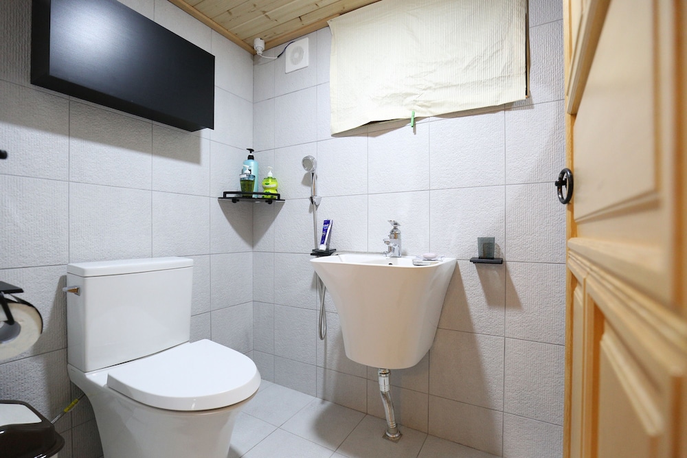 Hanok Hyeyum 50/50