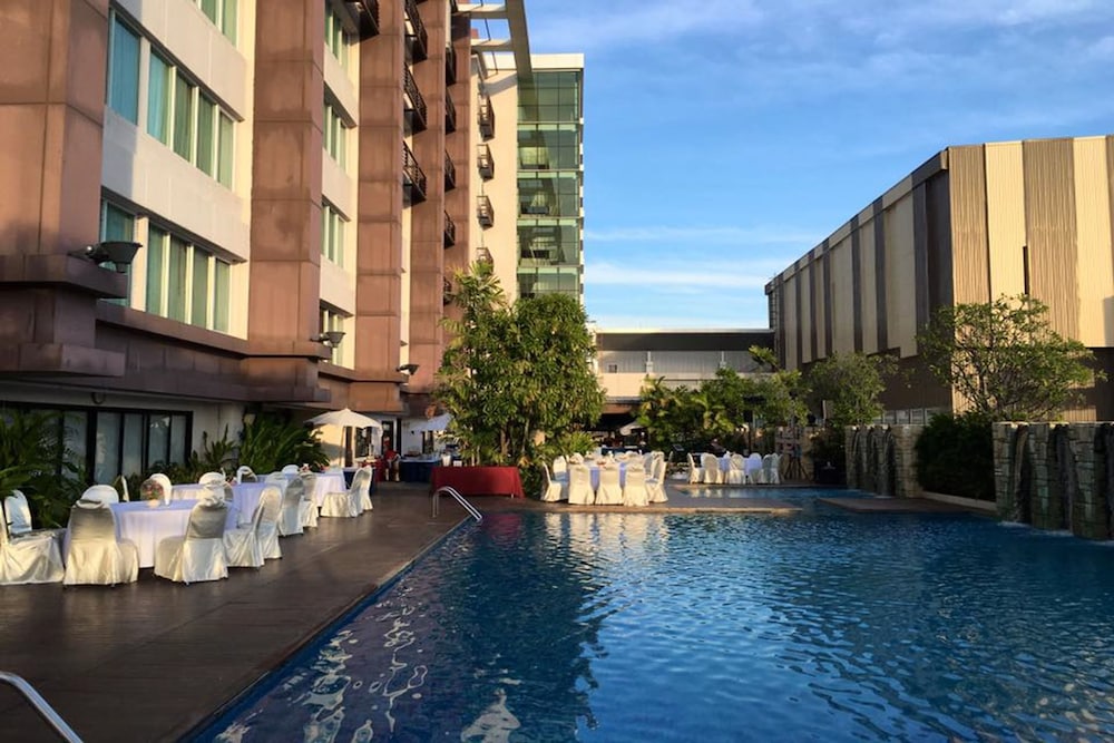 Sunee Grand Hotel And Convention Center 35/41