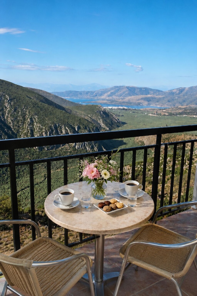 Acropole Delphi Hotel 50/73
