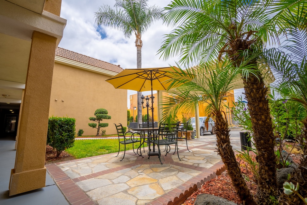 Howard Johnson By Wyndham Buena Park in BUENA PARK - CA