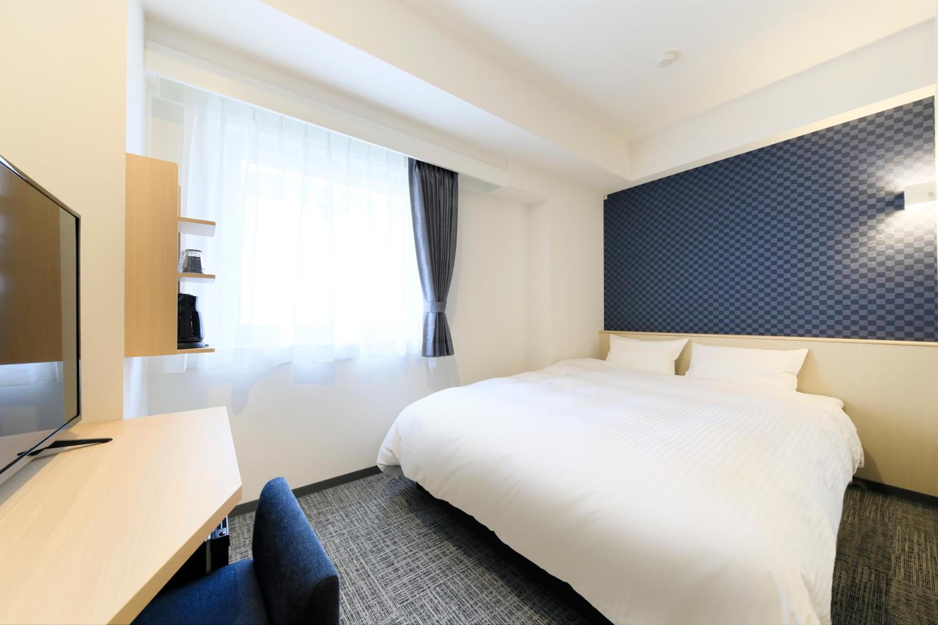 ROOM, DOUBLE BED