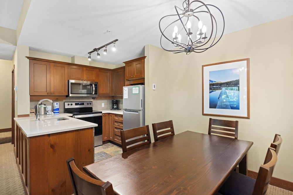 Horstman House By Whistler Premier 60/68