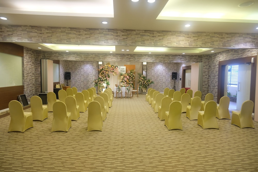 D'Bamboo Suites 38/58